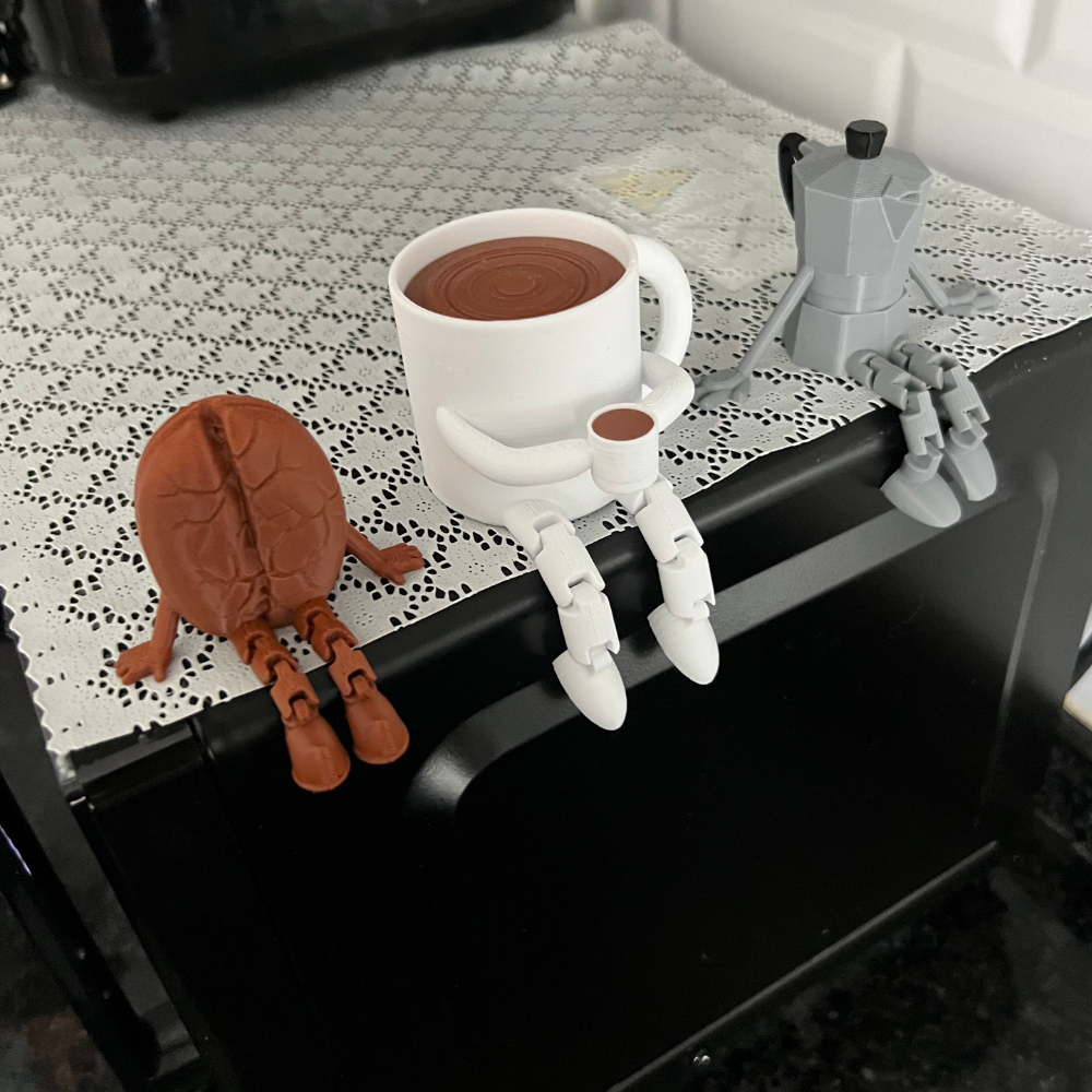 Kahve Temalı Biblo Seti 3 Adet – Moka Pot, Kahve Çekirdeği Ve Fincan Masaüstü Süs